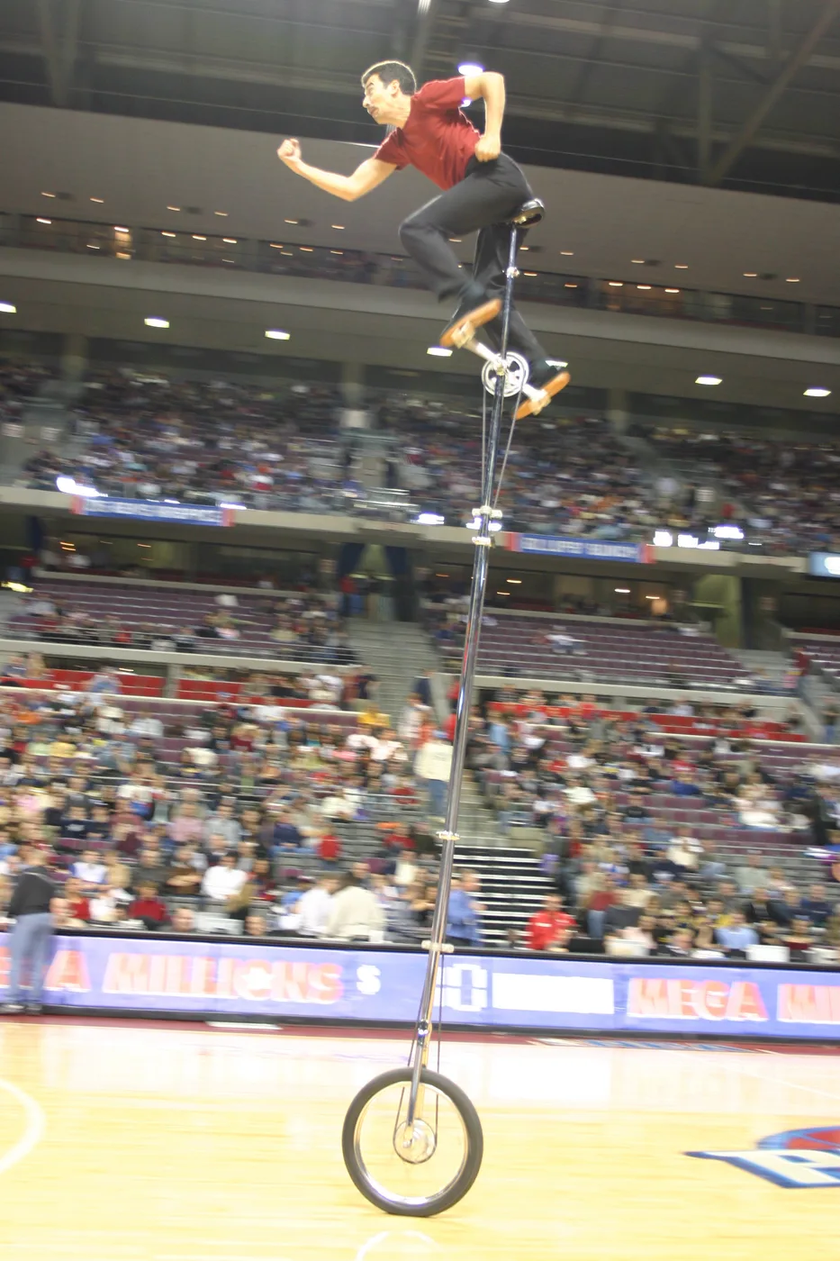 Semcycle acrobatic act